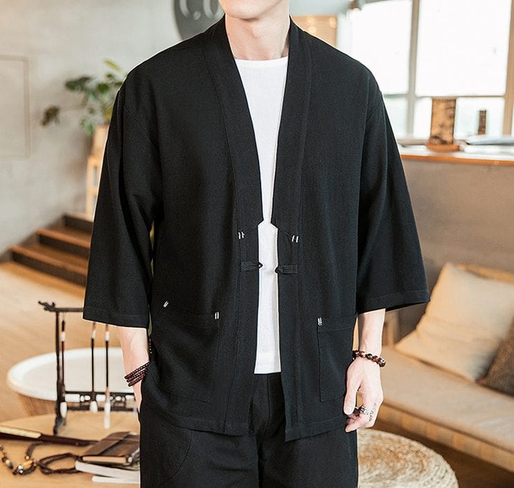 Kimono noir japonais traditionnel
