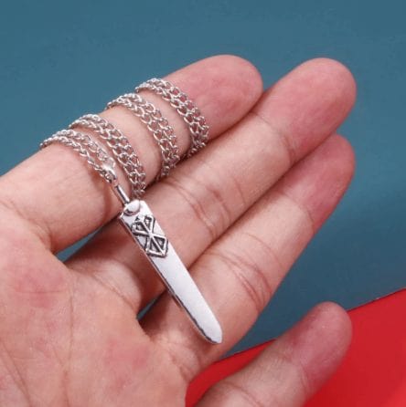 Collier épée Berserk
