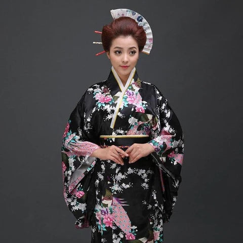 Kimono traditionnel fleuri noir