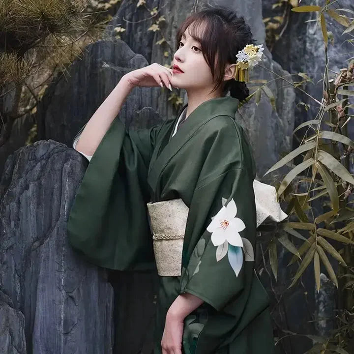 Kimono Japonais Femme Vert ‘Hanashōbu’