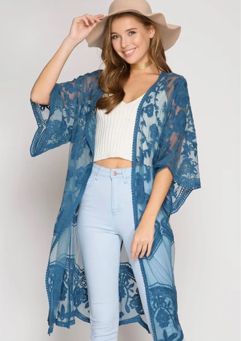 Kimono long bleu en dentelle