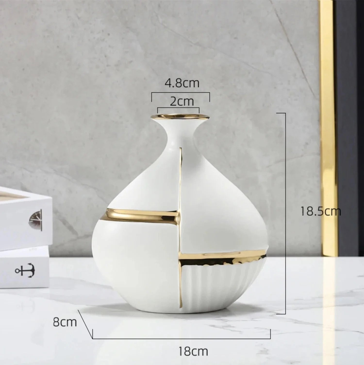 Petit / Blanc Vase japonais futuriste